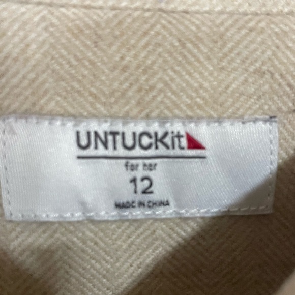 UNTUCK IT- Kaitlin Snap Button Front Shirt
Sz 12 Women's - Picture 5 of 7